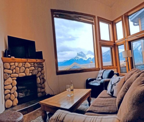 Downtown Loft, Mountain Views, Fireplace, Couple's Retreat, Walker's Paradise